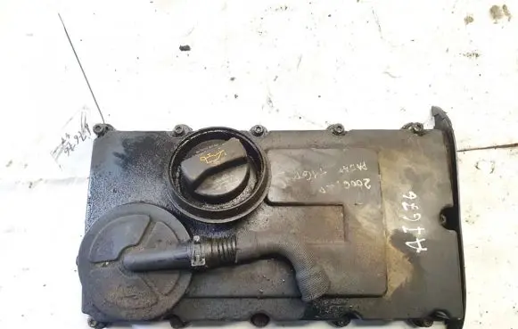Volkswagen PASSAT B6 Rocker cam cover klg03g103475
