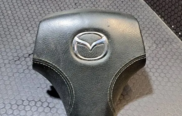 Knee airbag