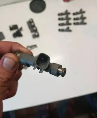 Volvo XC90 Fuel injector 8653608