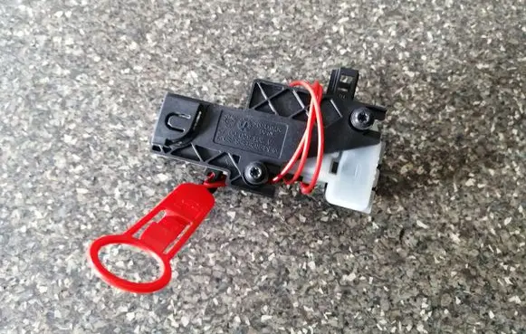 Fuel tank cap lock motor