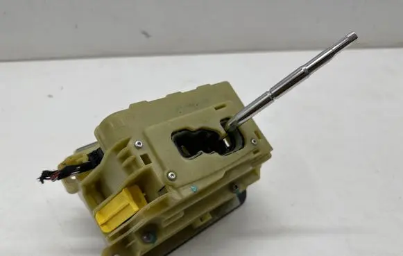 Mercedes-Benz C W204 Gear shifter/selector A2042677524