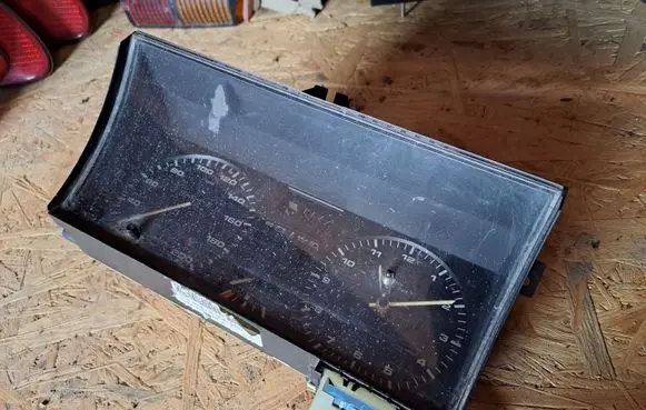 Volkswagen Jetta II Speedometer (instrument cluster) 191919033MD 193919059A