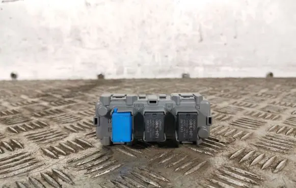 Honda CR-V Relay mounting block V02T1G0031 1706110398S