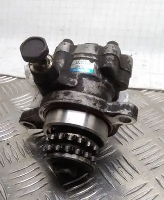 Nissan X-Trail T30 Power steering pump 8H800 26101225