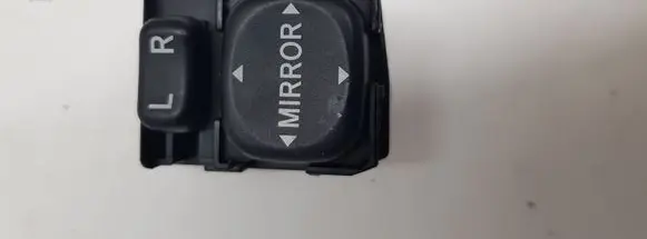 Toyota Corolla Verso AR10 Wing mirror switch 183574