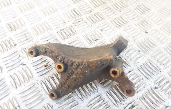 Volkswagen Transporter - Caravelle T4 Power steering pump mounting bracket 028145548