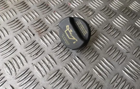 KIA Carnival Oil filler cap 