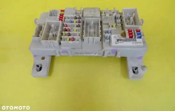 Ford C-MAX I Fuse box set 7M5T-14A073-CB 7M5T14014BBC