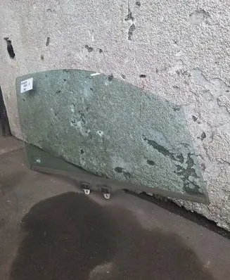 Honda Jazz Front door window glass four-door 