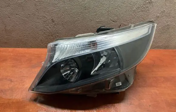 Mercedes-Benz V Class W447 Headlight/headlamp A4479067700 00590306 1EL01128417
