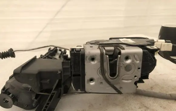 Mercedes-Benz B W246 W242 Front window lifting mechanism without motor A1667200135 23251012 ZGS002