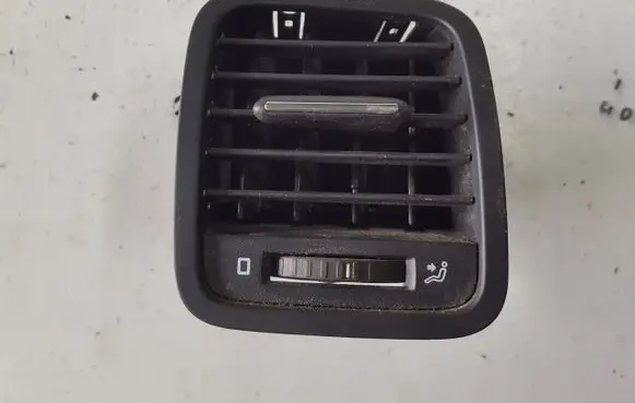 Skoda Yeti (5L) Dashboard side air vent grill/cover trim 5L0819702