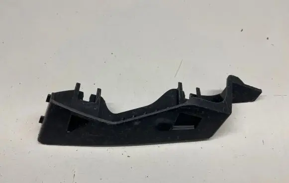 Volkswagen PASSAT B6 Front bumper mounting bracket 3C0807724
