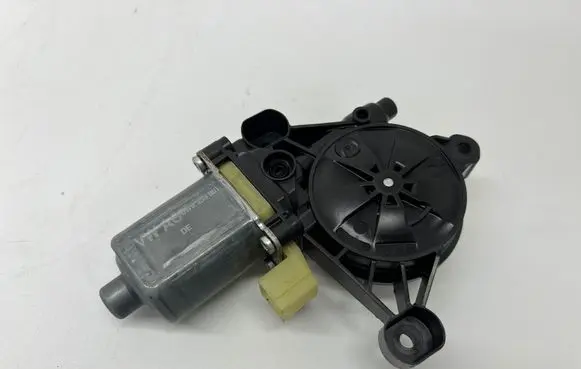 Audi A5 Front door window regulator motor 8W0959801
