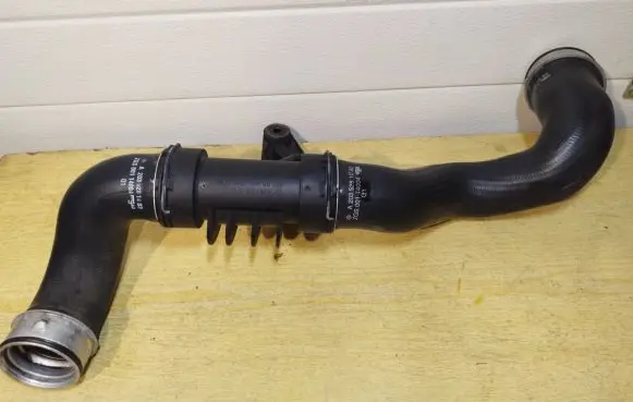 Mercedes-Benz C W203 Intercooler hose/pipe A2035200095 A2035281482 A2035281582