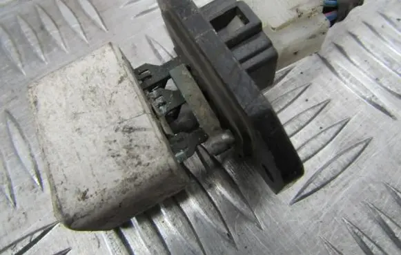 Mazda 121 Heater blower motor/fan resistor