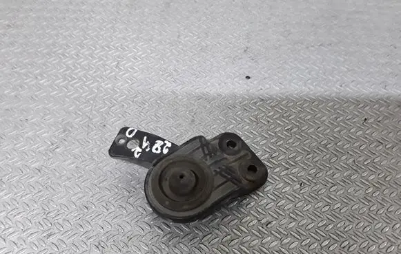 Hyundai Grandeur Radiator mount bracket