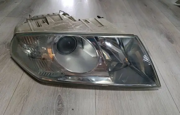 Skoda Octavia Mk2 (1Z) Headlight/headlamp 1Z1941016B VP4SHX13005CAF