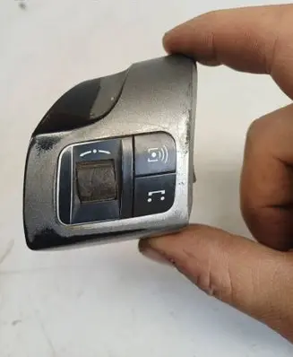 Steering wheel buttons/switches