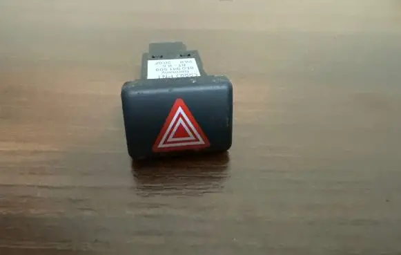 Audi A4 S4 B7 8E 8H Hazard light switch 8E0941509