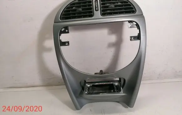 Radio/GPS head unit trim