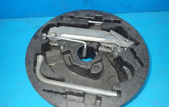 Audi A4 S4 B7 8E 8H Tool set 8E0012109