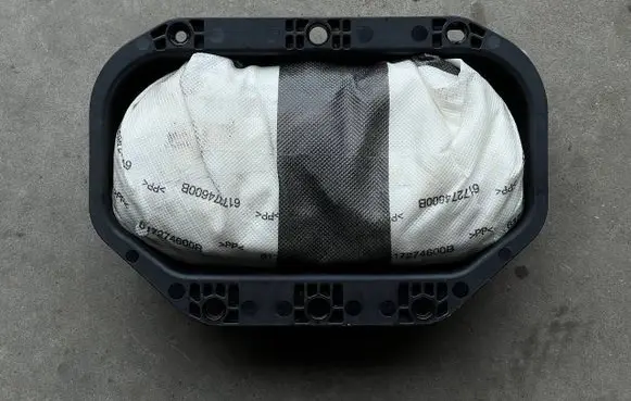 Opel Astra J Passenger airbag 616399400 12847035 366398980