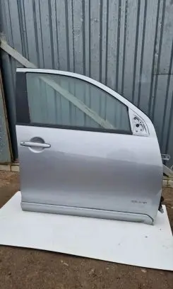 Mitsubishi Outlander Front door