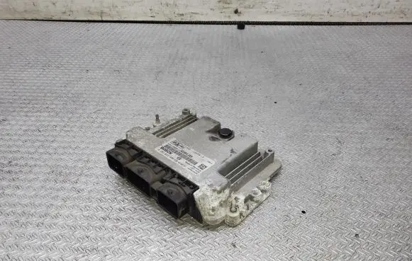 Ford Focus Engine control unit/module 5M5112A650LB 0281012486