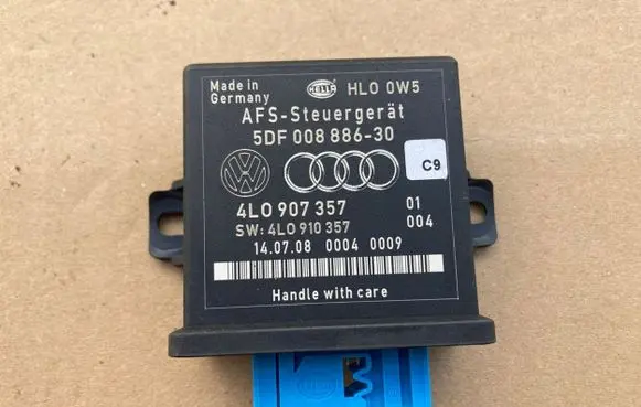 Audi A3 S3 8P Gateway control module 4L0907357