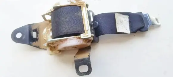 Middle seatbelt (rear)
