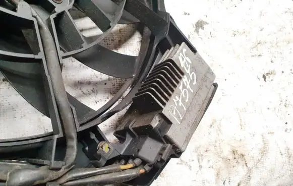 Volkswagen PASSAT B5.5 Coolant fan relay 8707011 am1093