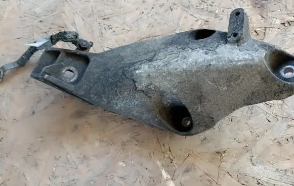 BMW X5 E70 Engine mounting bracket 22116787489 6787489