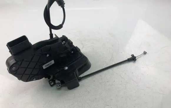 Volvo XC60 Rear door lock 30799326