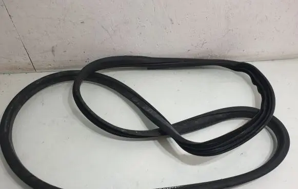 Land Rover Discovery Sport Front door rubber seal