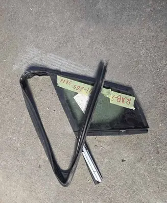 Peugeot 308 Front door vent window glass four-door 9806644180