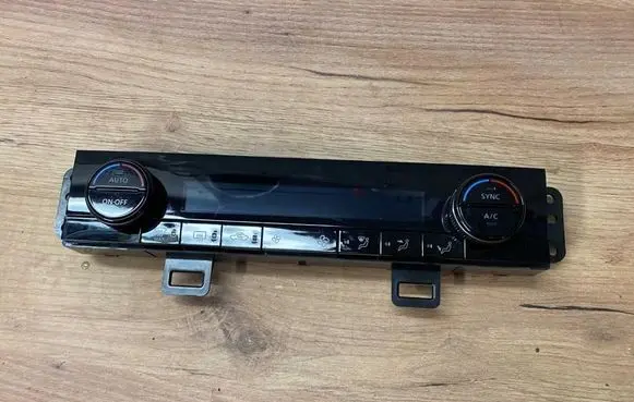 Nissan Qashqai J12 Climate control unit 275006UA0A