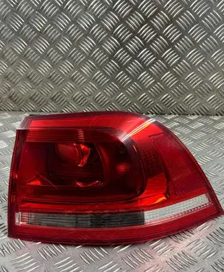 Volkswagen Touareg II Rear/tail lights 7P6945096D