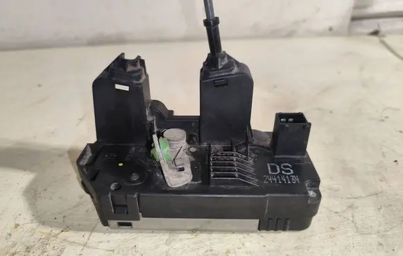 Opel Zafira A Front door lock 24414134