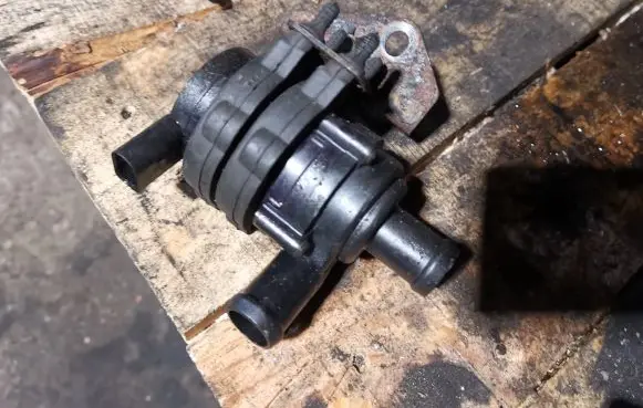Audi Q7 4L Electric auxiliary coolant/water pump 7L0965561L
