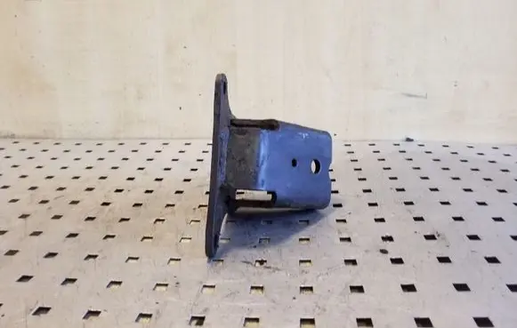 KIA Sorento Engine mounting bracket