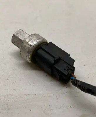 Ford Kuga II Air conditioning (A/C) pressure sensor BT4319D594AA 4009A027M