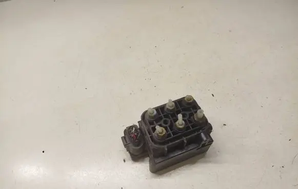 Mercedes-Benz GL X166 Air suspension valve block 