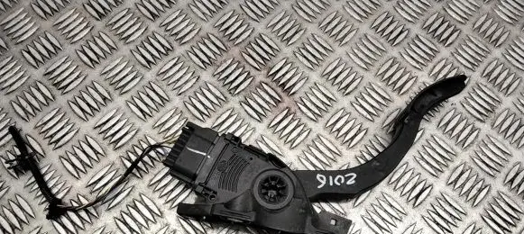 Volvo V70 Accelerator throttle pedal 31329058