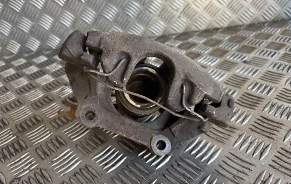 Volkswagen PASSAT B5.5 Front brake caliper
