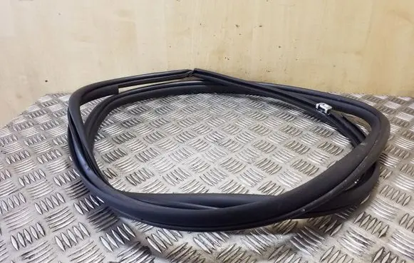 Rear door rubber seal (on body)