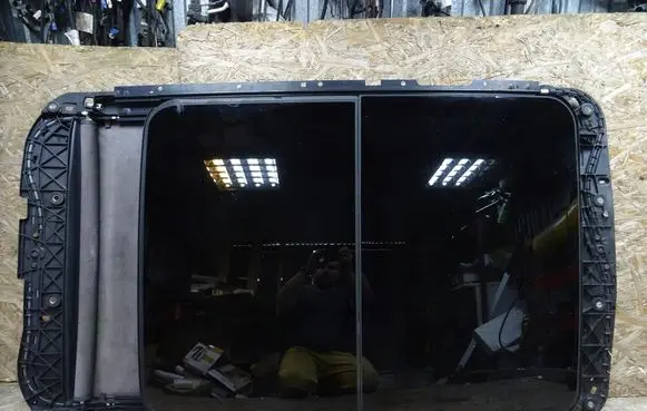 Peugeot 3008 II Sunroof glass 