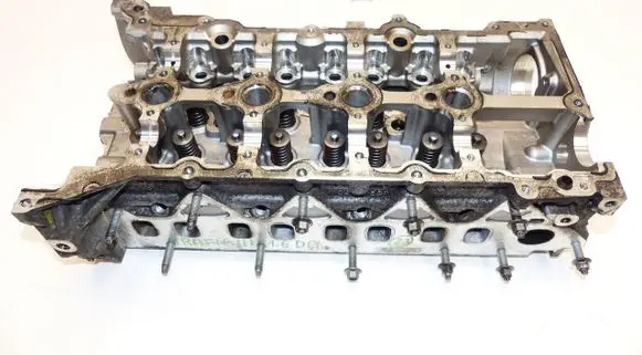 Renault Trafic III (X82) Engine head 110422959R