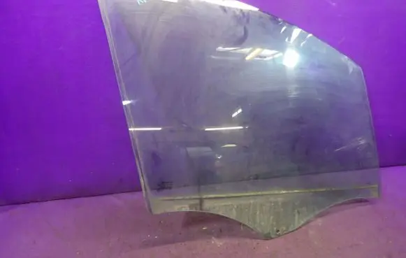 Renault Modus Front door window glass four-door