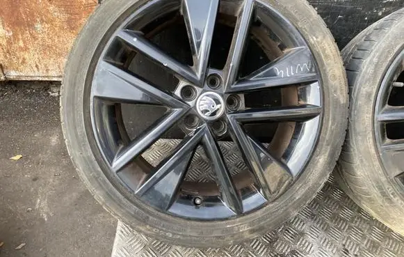 Skoda Fabia Mk3 (NJ) R17 alloy rim 6V0601025C